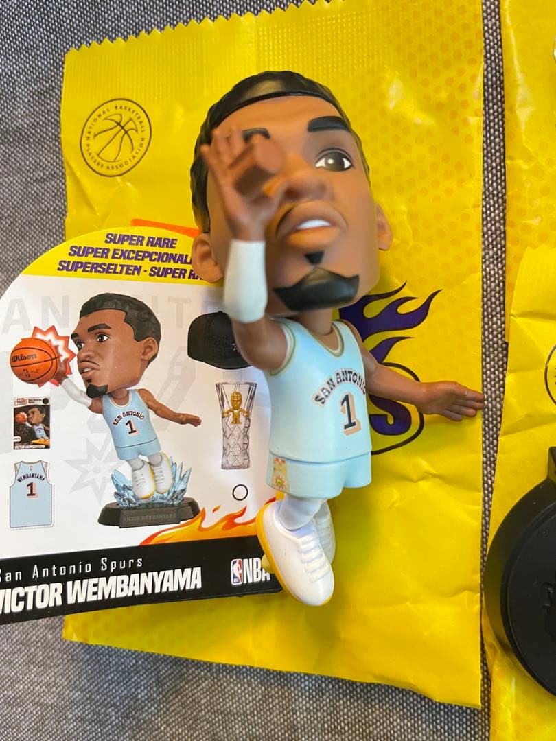 NBA BALLERS シリーズ2 SRレア　 ビクター　ウェンバンヤマ ビクター・ウェンバンヤマ - Wikipedia