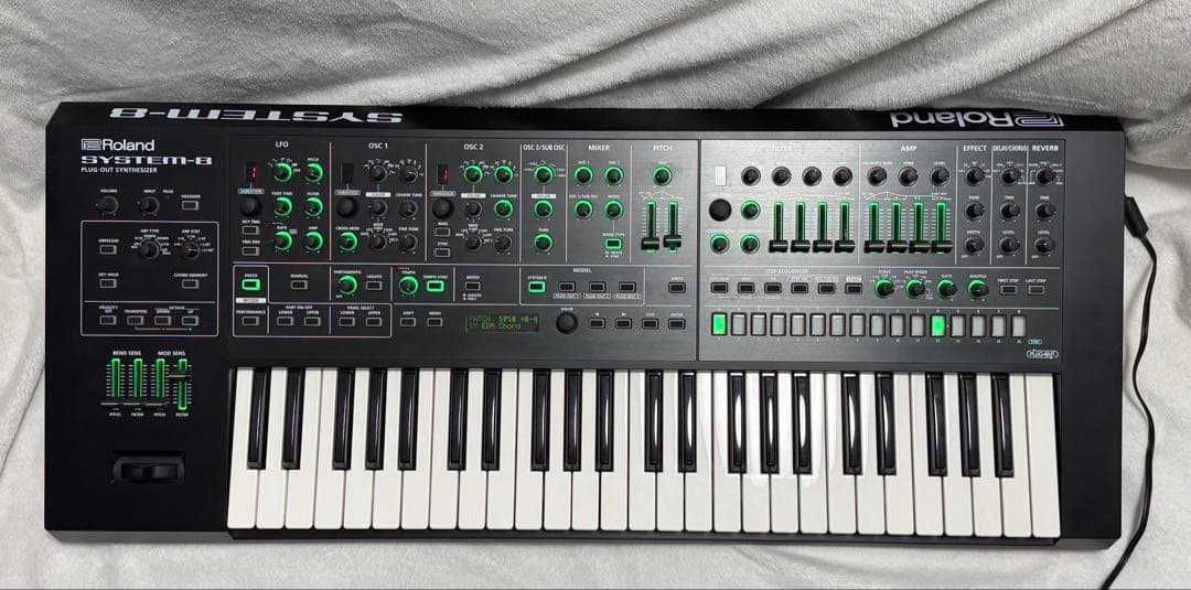 Roland SYSTEM-8 シンセサイザー Roland System-8 Keyboard Synthesizer | zZounds