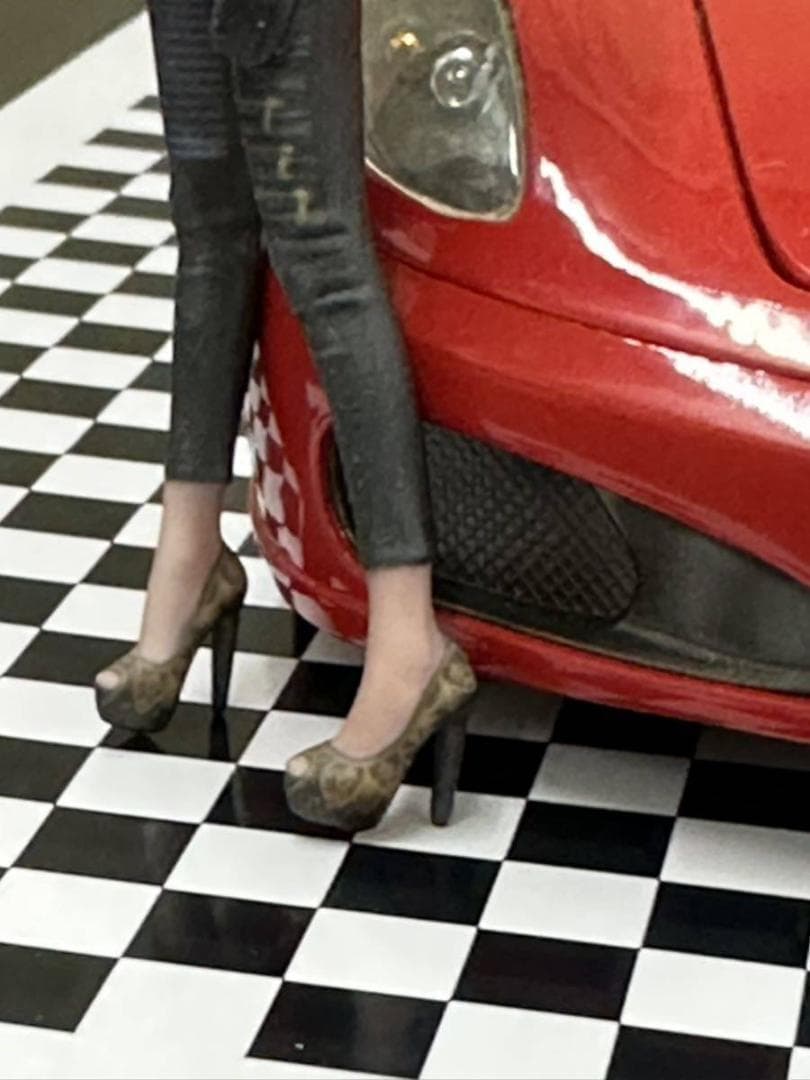 1/18☆r10☆フィギュア☆ミニカーに☆1/64より大☆ジオラマ