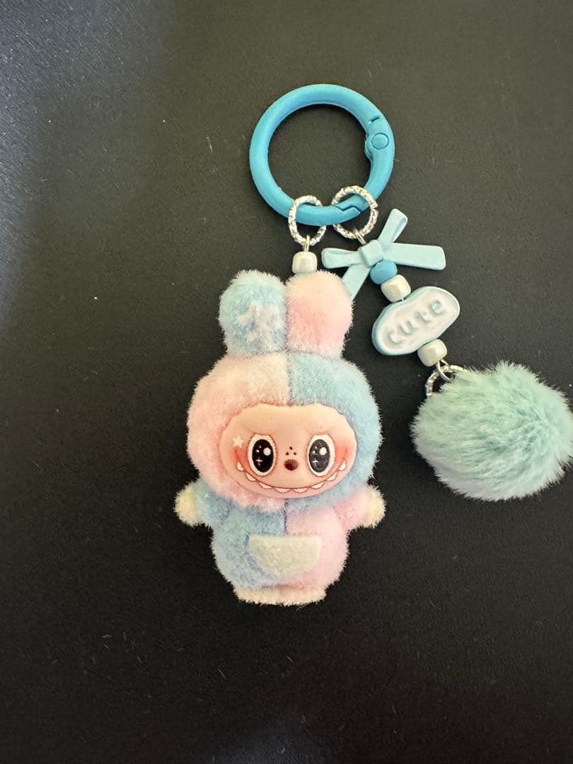 ラブブ ぬいぐるみキーホルダー ブルー×ピンクミクスカラー - メルカリ