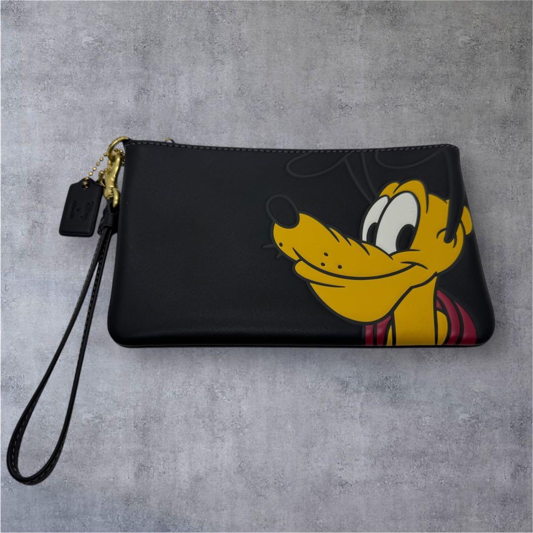 極美品 コーチ ポーチ ディズニーコラボ プルート ブラック 現行 cdl82_b4m2_a0