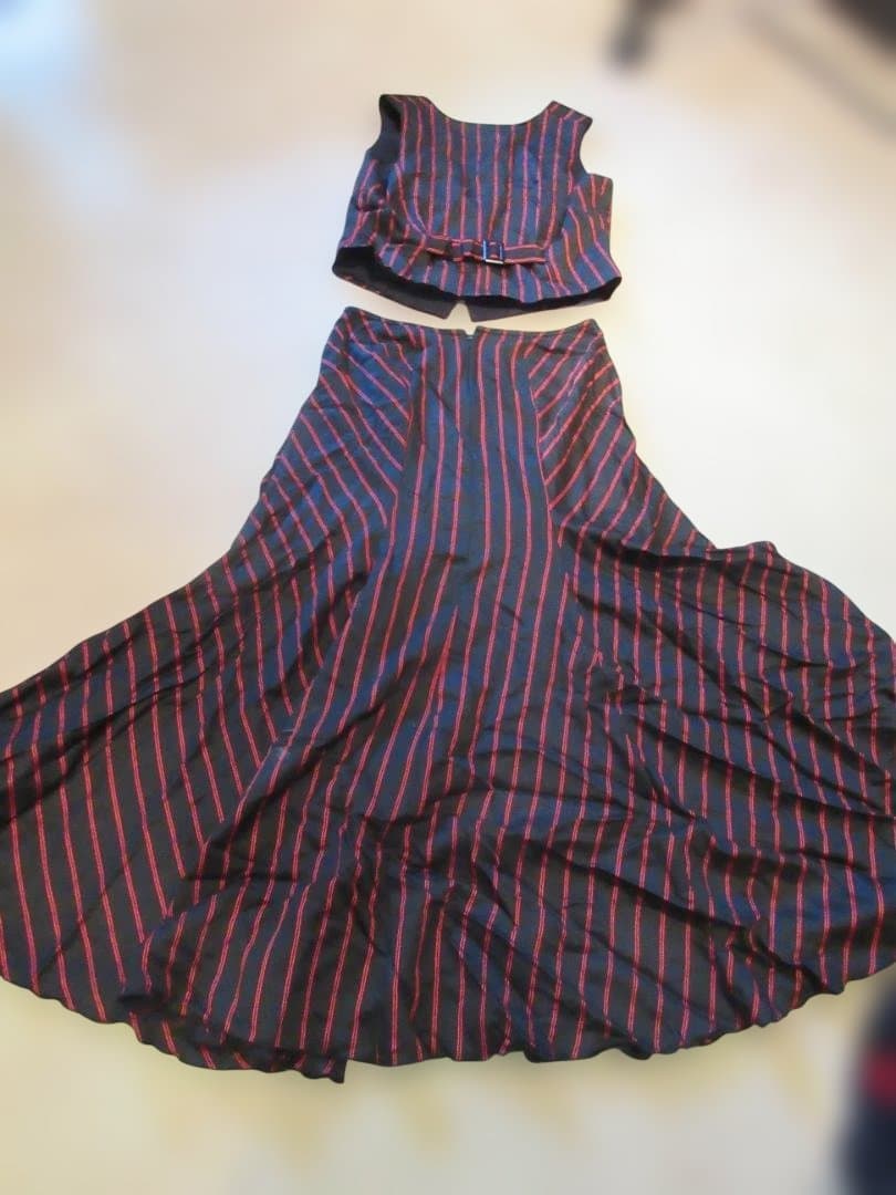 フラメンコ衣装　 黒地に赤のストライプ 上下セット 楽天市場】パッションフラメンコ衣装 黒/赤レースツーピース 情熱的