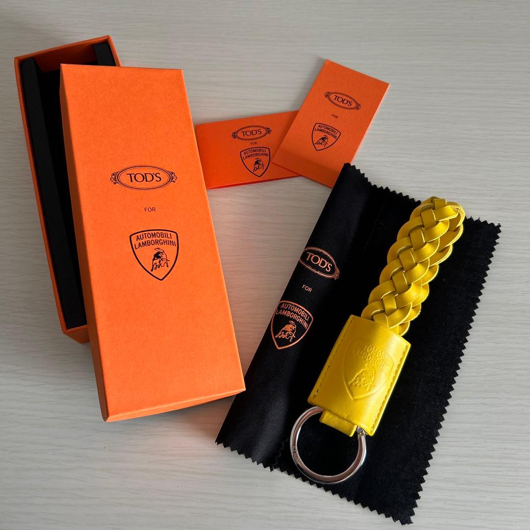 非売品 TOD'S イエロー レザー キーホルダー ランボルギーニ