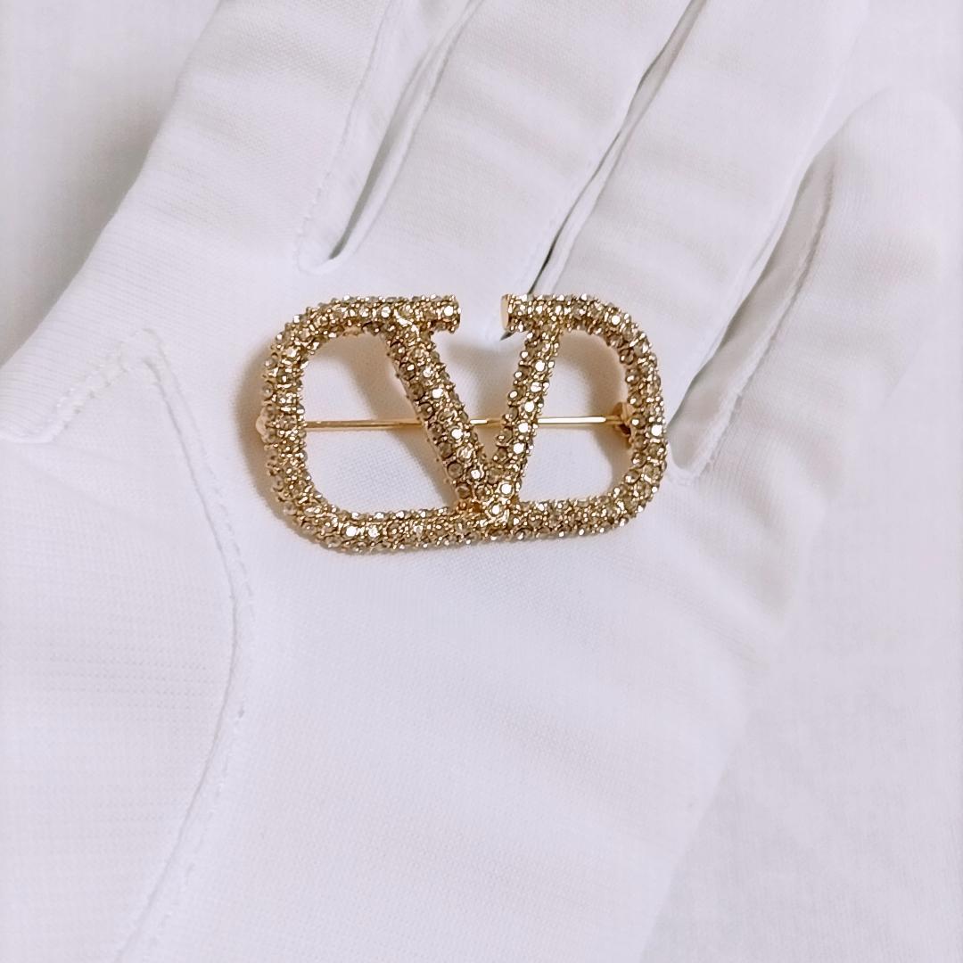 新品未使用】VALENTINO Vロゴ シグネチャー クリスタル ブローチ