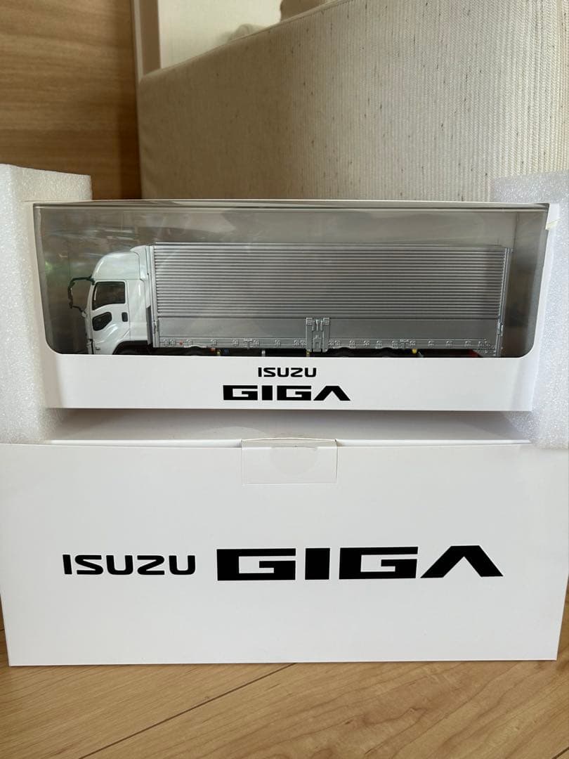 値下げ！ ISUZU GIGA 1/43スケール ミニカー ホワイト Amazon | いすゞ ギガ ミニカー トラック 白 ホワイト ISUZU GIGA 1/43