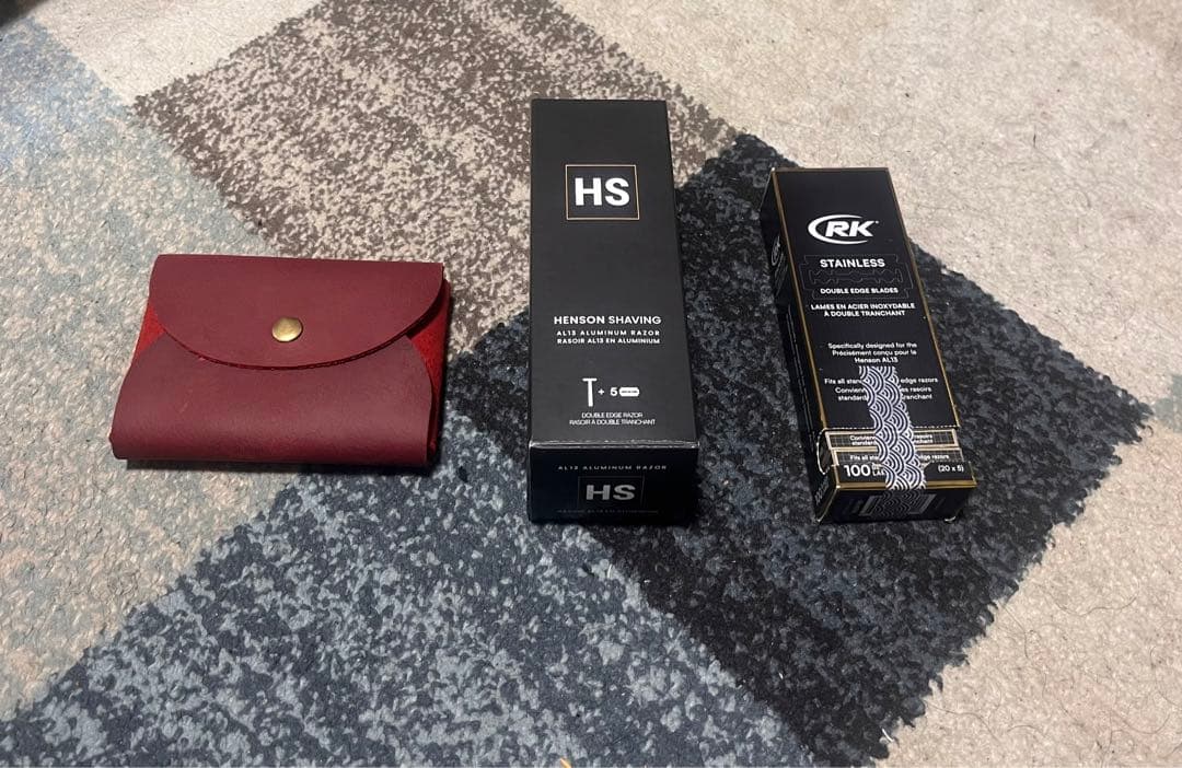 ヘンソンシェービング　アグレッシブ　皮ケース付き　Henson 替え刃60枚