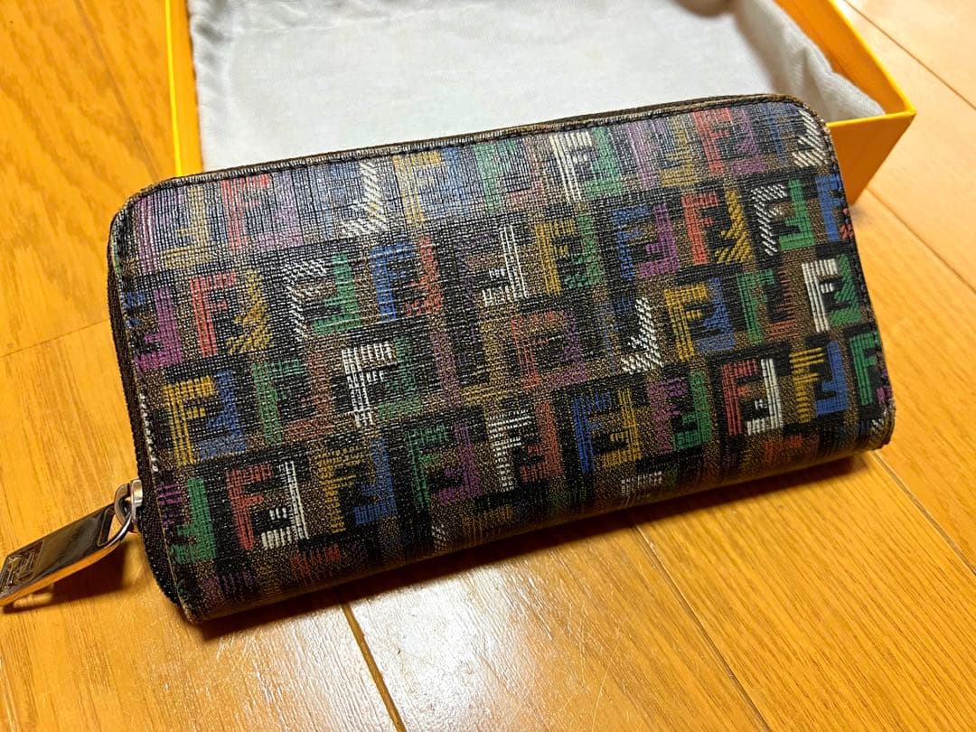 FENDI 長財布 マルチカラー ズッカ柄 ラウンドファスナー 箱付き