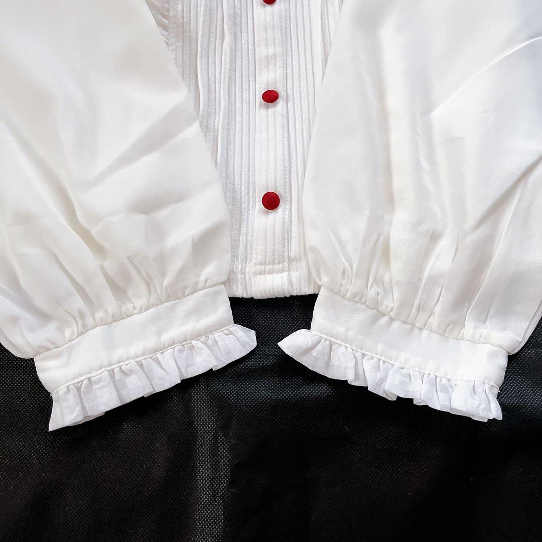 極美品✨22SS リズリサ Strawberryセーラートップス いちご刺繍 - メルカリ