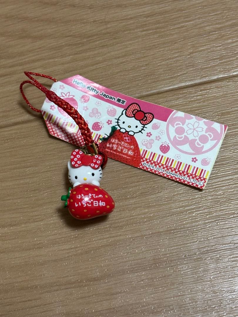 J*^様 ハローキティ イチゴストラップ