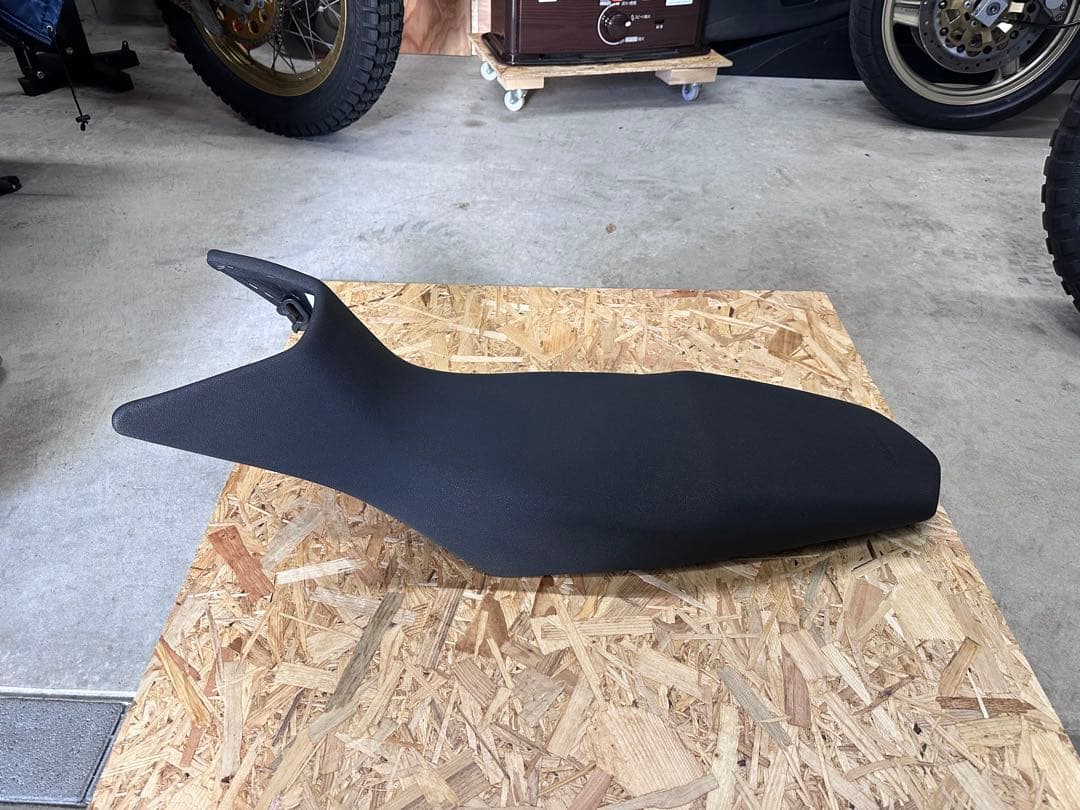 KTM 790/890 アドベンチャーR 純正シート