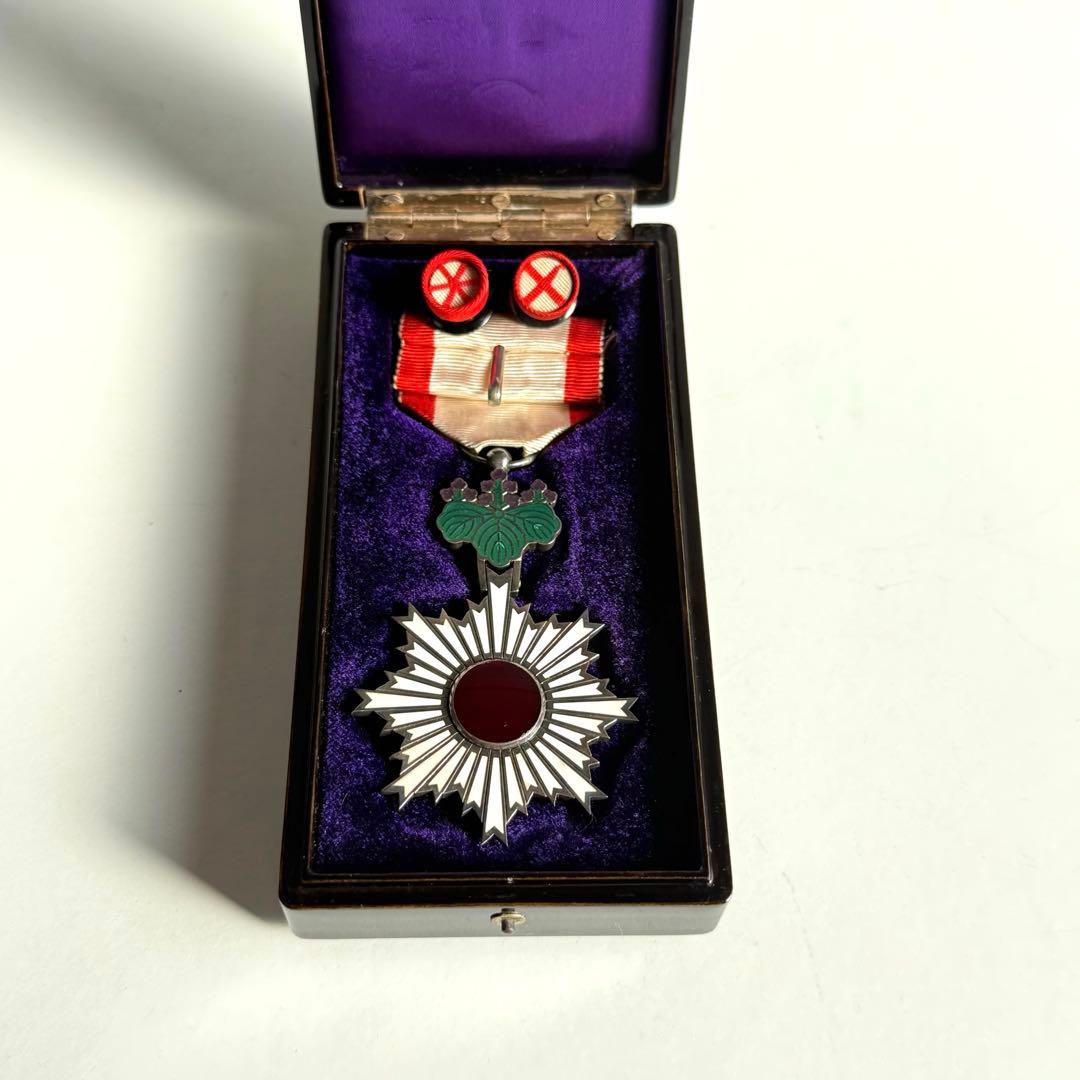 K*N様 勲六等単光旭日章 旧日本軍 金文字共箱付 勲章【NN1130-1】