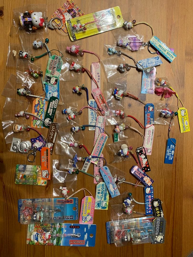 【未開封】ご当地キティ　根付けその他34種　北海道など