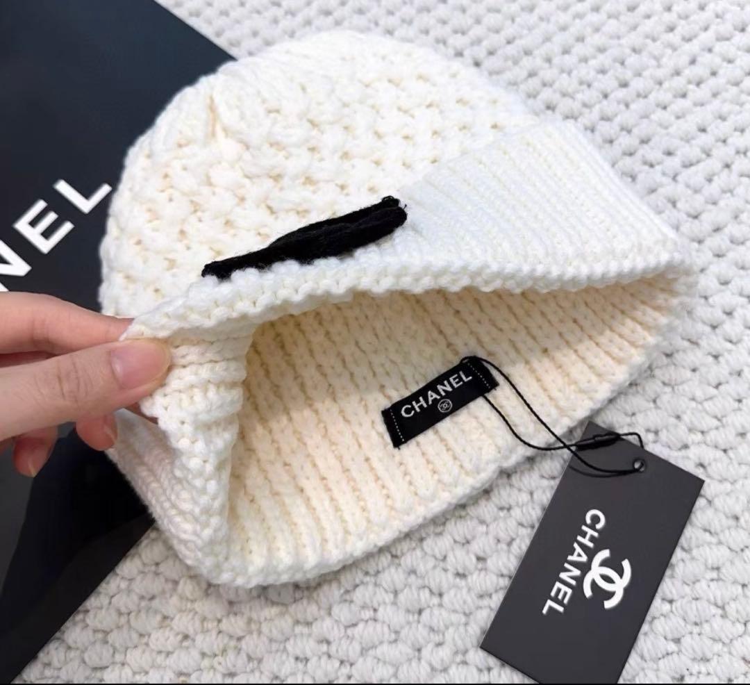 CHANEL ホワイト ニット帽 CCロゴ - メルカリ