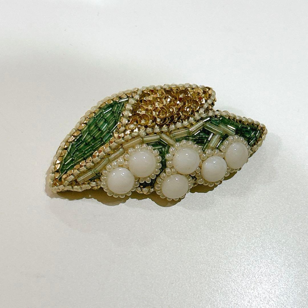 美品 tamas タマス すずらん 花 ブローチ グリーン　ホワイト　ビーズ