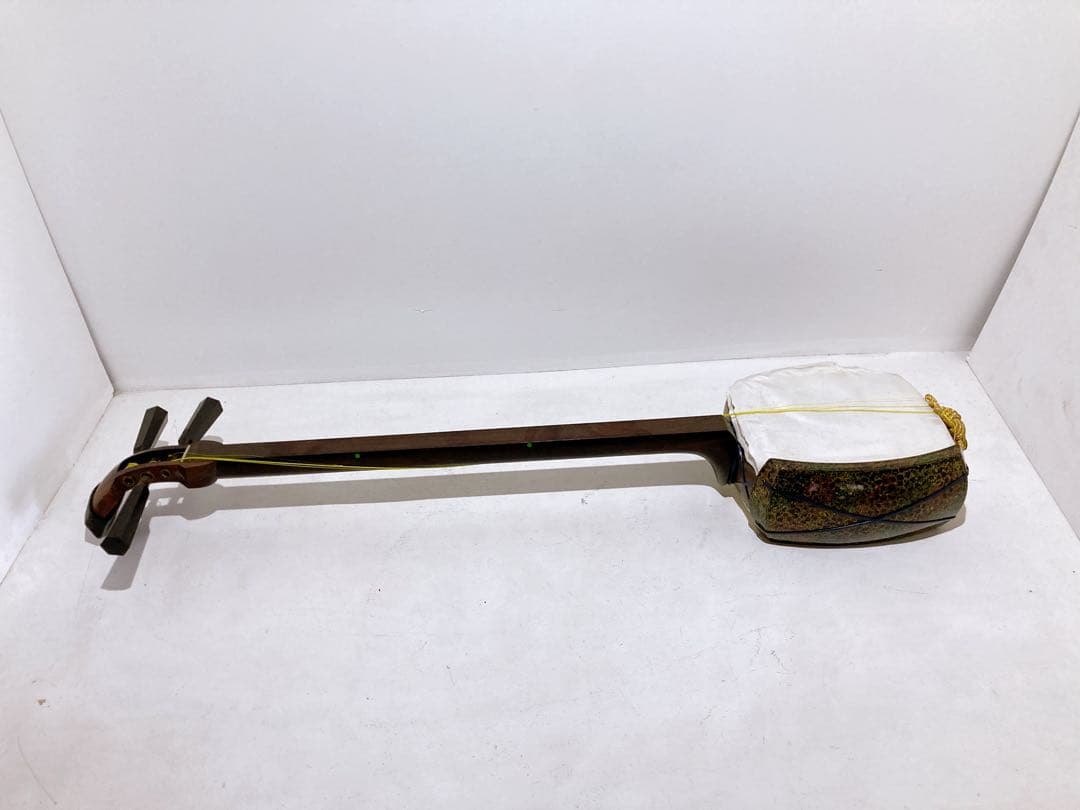 【ジャンク扱い】三味線本体 皮破れあり