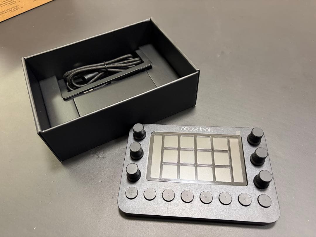 Loupedeck Live　左手デバイス　未使用 ほぼ未使用】Loupedeck Live 左手デバイス 美品 - メルカリ