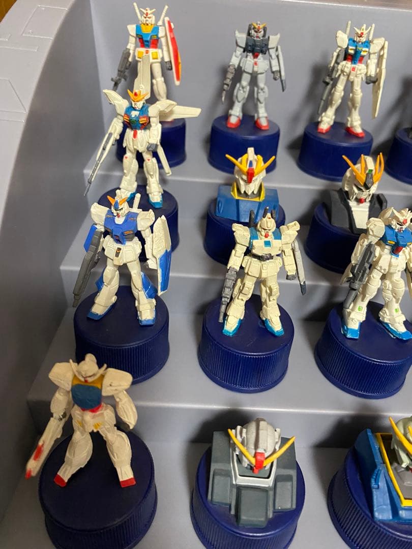 GUNDAMガンダム ボトルキャップ コレクション84個 - メルカリ