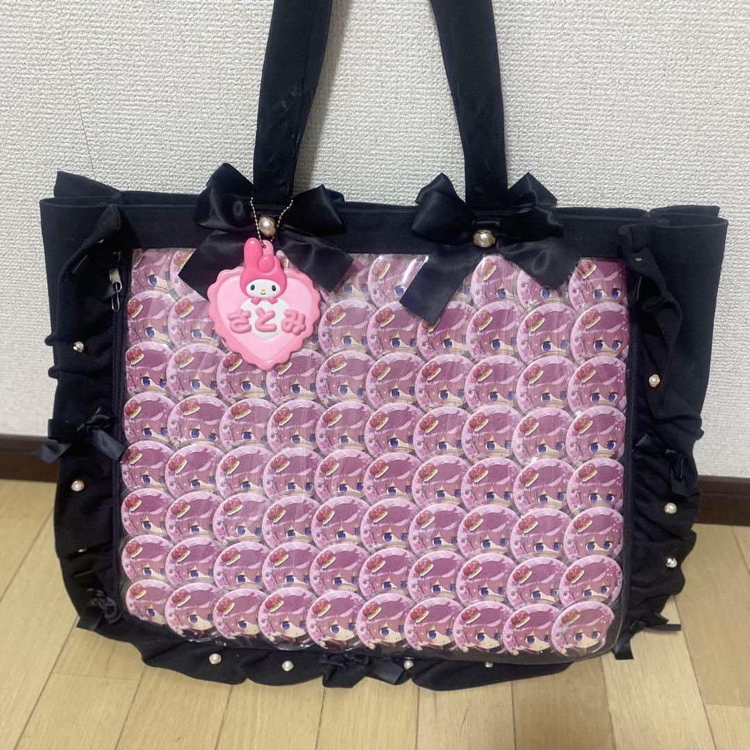 さとみくん 缶バッジ 痛バつき - メルカリ