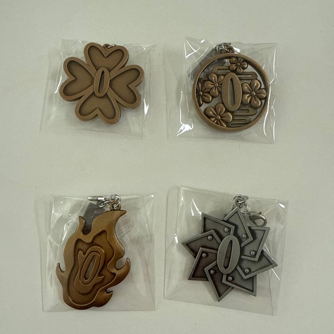 鬼滅の刃 鐔チャーム 四種 煉獄杏寿郎 甘露寺蜜璃 栗花落カナヲ 不死川実弥 全種 鬼滅の刃 実りの秋まつり アクリルスタンド 煉獄 杏寿郎 甘露寺