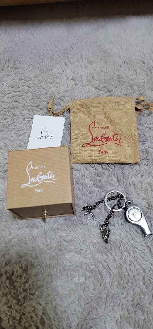 クリスチャンルブタン ホイッスル スニーカー キーホルダー リング 箱 巾着付