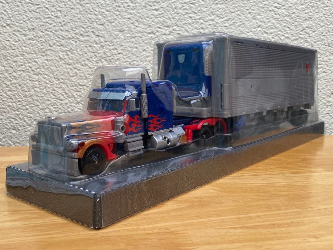 コミコン2011限定品 アルティメット・オプティマス・プライム - メルカリ