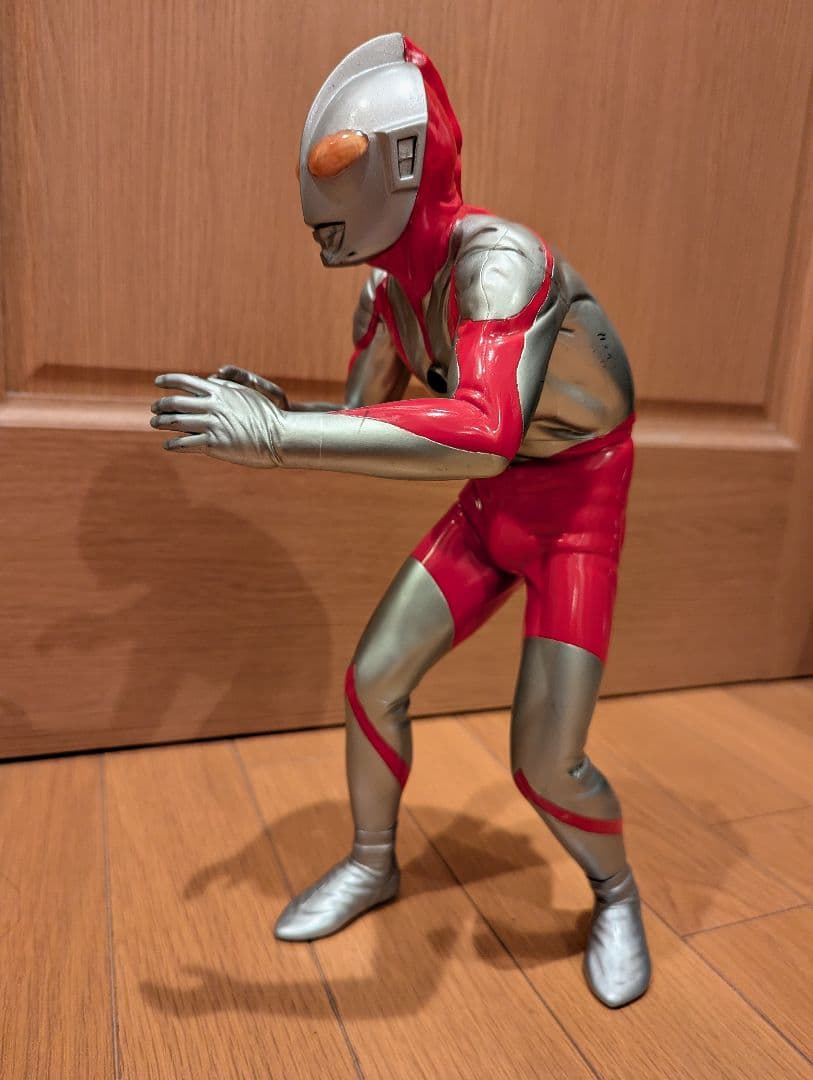 ハヤタ隊員黒部進とフジ・アキコ隊員桜井浩子の直筆サイン入り