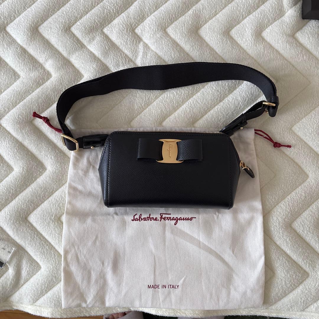 Salvatore Ferragamo ボディバッグ