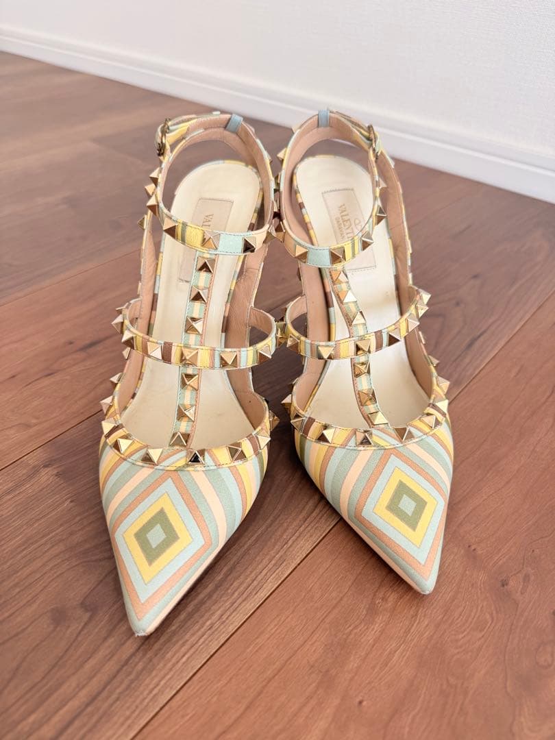 VALENTINO ストラップ付きハイヒール Hawaii購入 レアカラー 中古・古着通販】VALENTINO (ヴァレンティノ) ロックスタッズ レザー