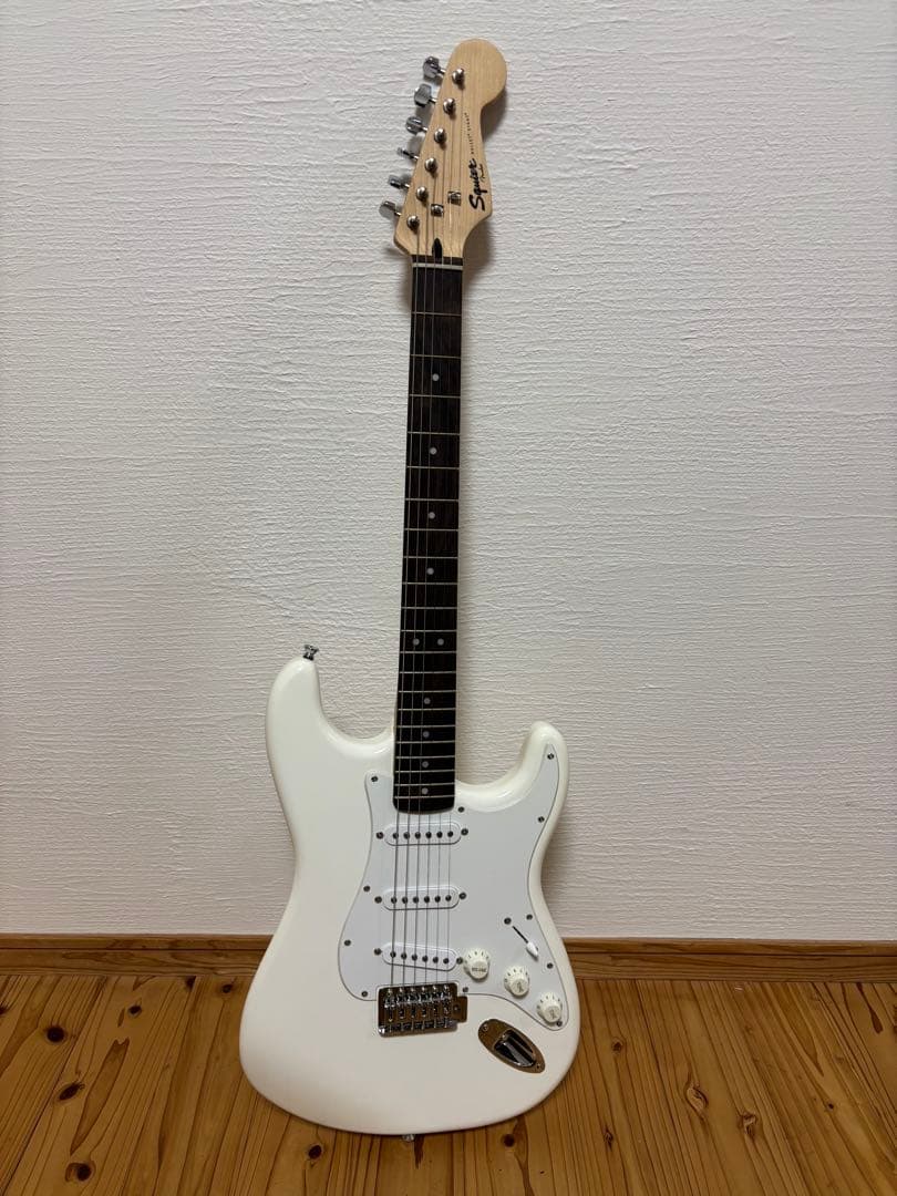 Squier Bullet Stratocaster ホワイト