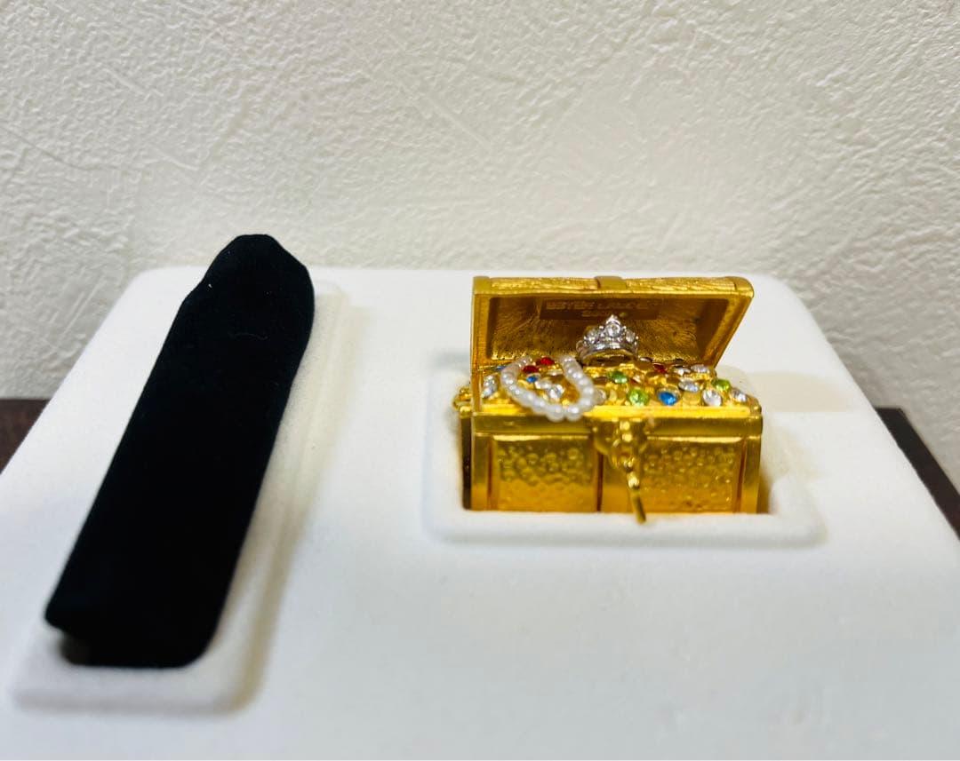 エスティローダー 練香水 ダズル ゴールドチェスト