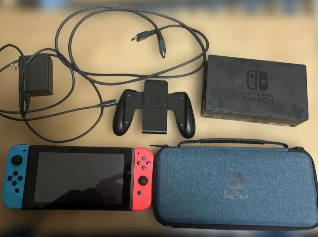 ニンテンドースイッチ　本体　ケース付き Amazon.co.jp: OIVO スイッチケース 収納ケース 防水防汚耐衝撃 大容量