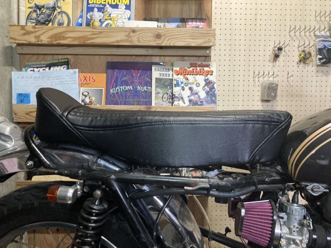 送料無料 TTシートトライアンフ SR W650 ハーレー BATES ベイツ - メルカリ