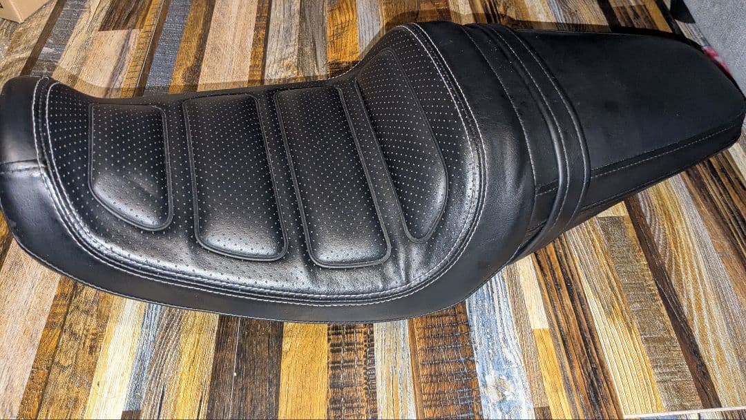 あ*ん様 ハーレー XL1200CX 純正シート スポーツスター ロードスター