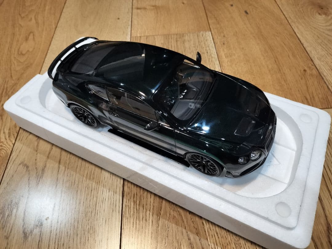 オールモストリアル ベントレーコンチネンタルGT3R カンブリアングリーン