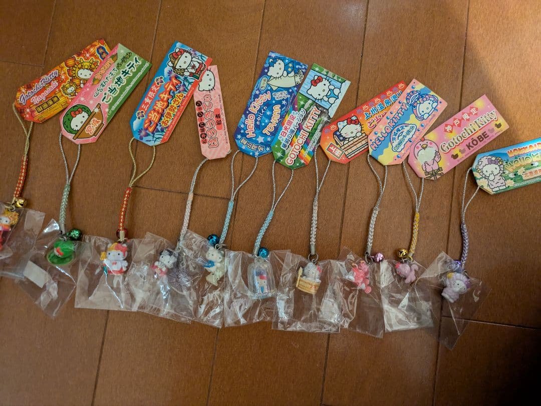 ご当地キティ40個　根付け・ストラップ まとめ売り