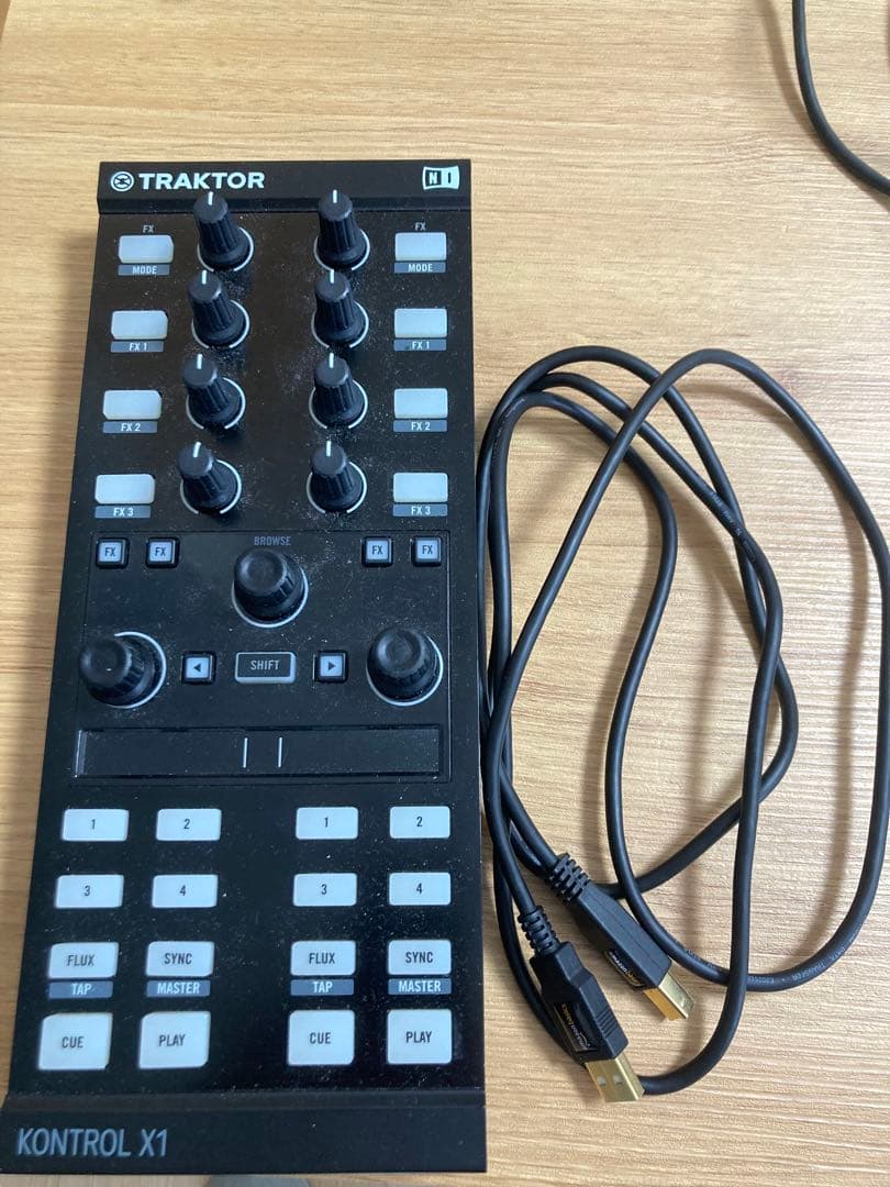 TRAKTOR KONTROL X1 MK2 - DJ機材ブランド