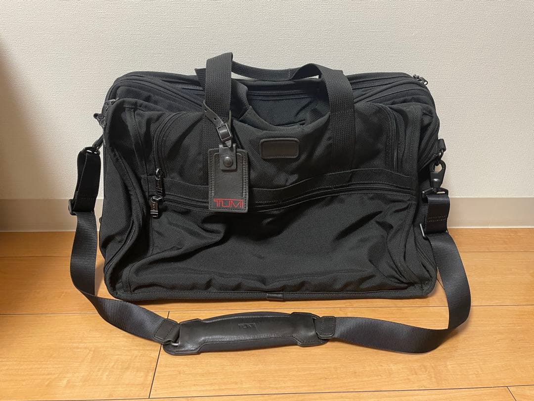 TUMI ガーメントバッグ ブラック　2677D3
