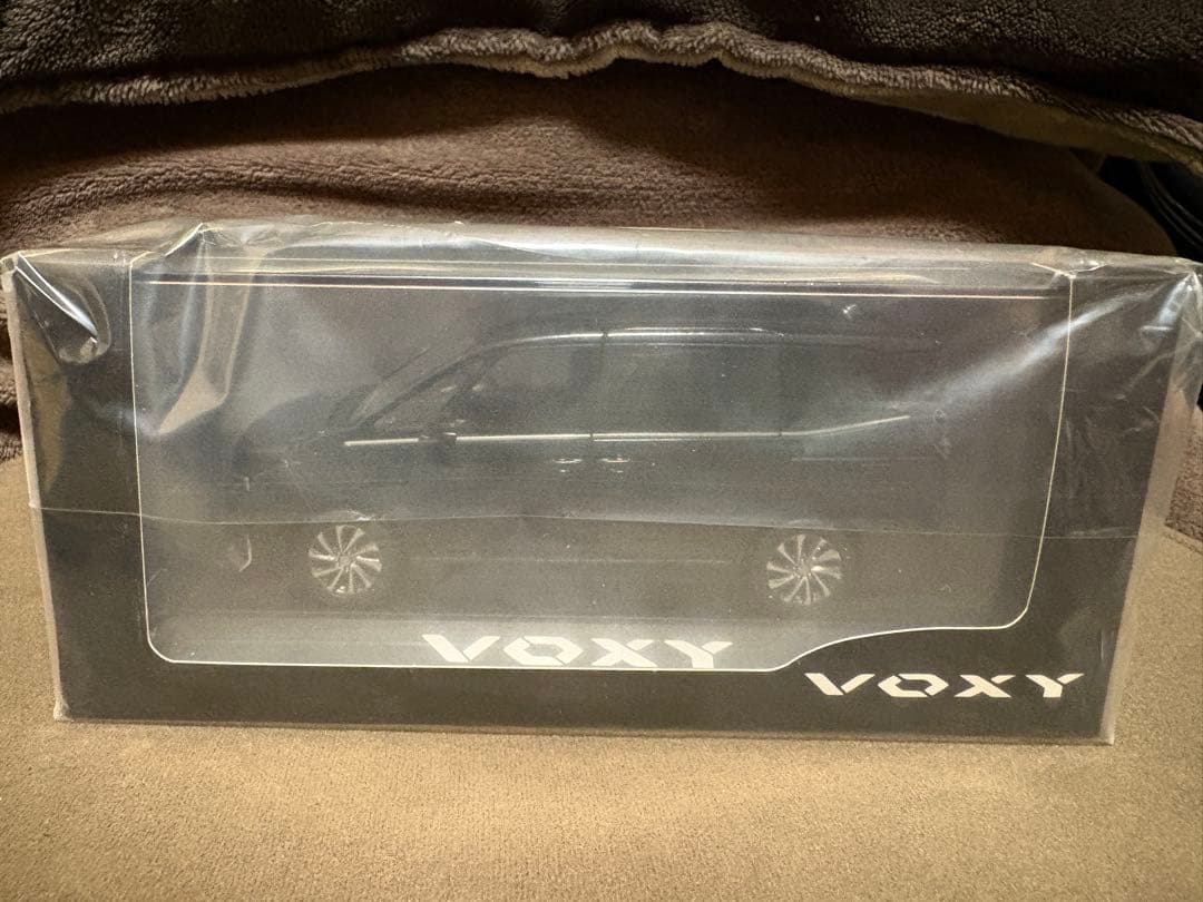 トヨタ ヴォクシー 非売品 ミニカー ケース付き