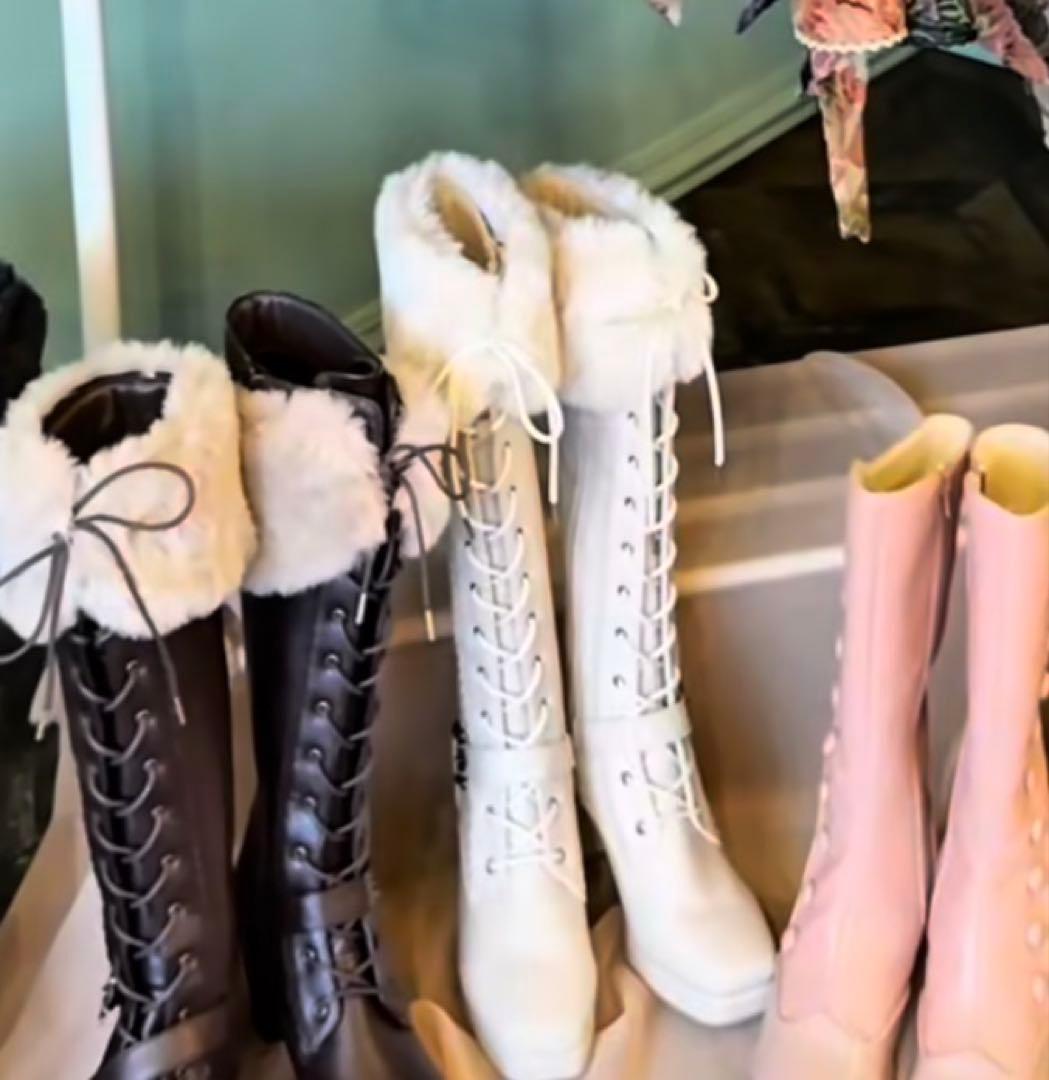 しまむら くる実 ファー付き編み上げロングブーツ ホワイト ノエルド