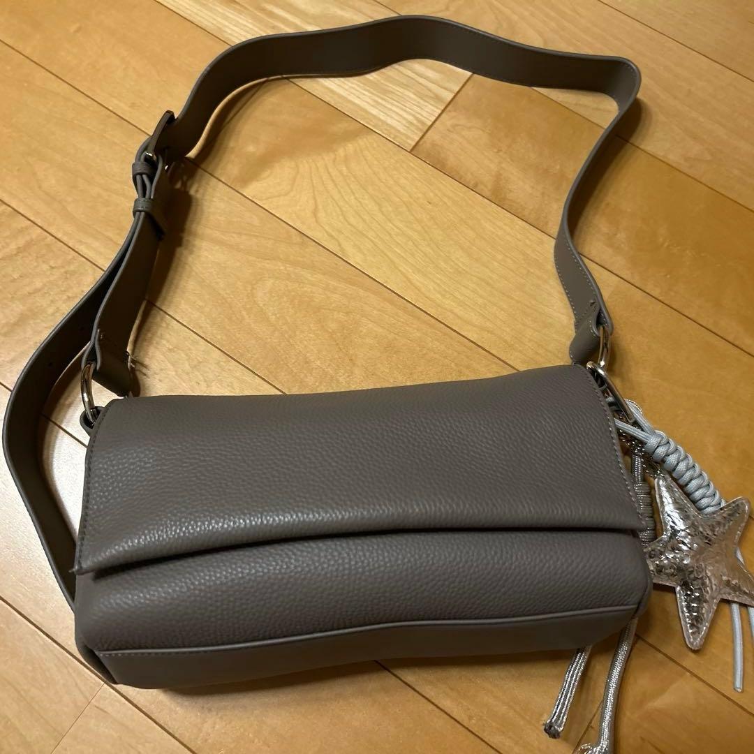 ビアズリー beardsley ボディーバッグ トープ - メルカリ