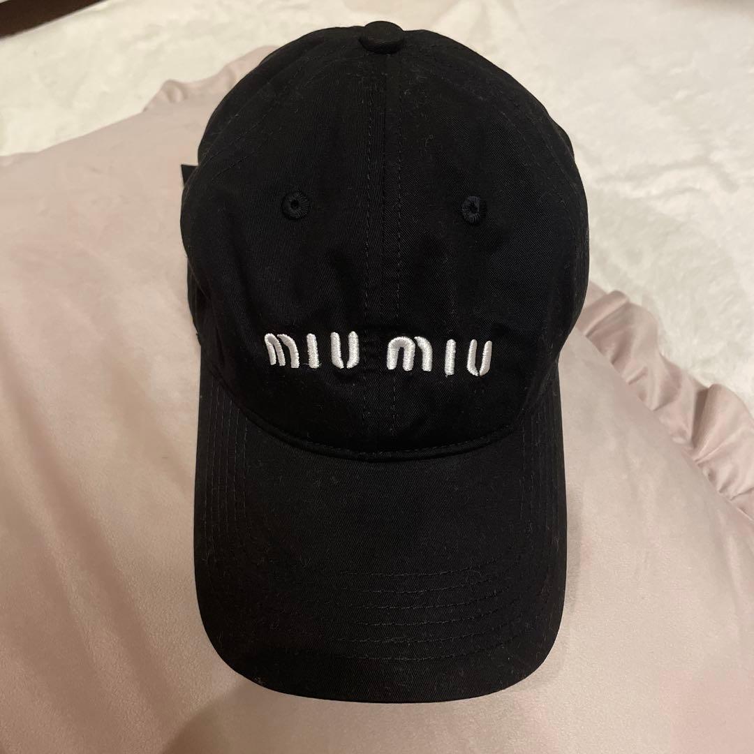 miumiuブラックキャップ