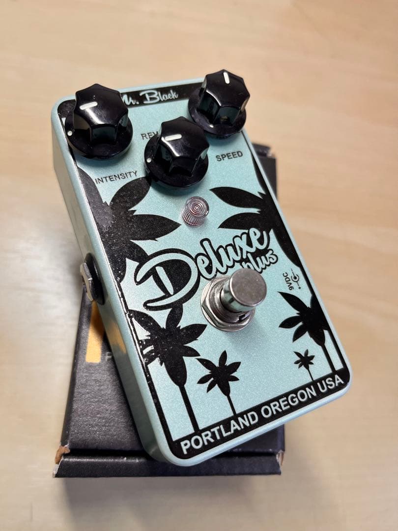 【月末値下げ】Mr. Black Deluxe Plus (リバーブ&トレモロ)