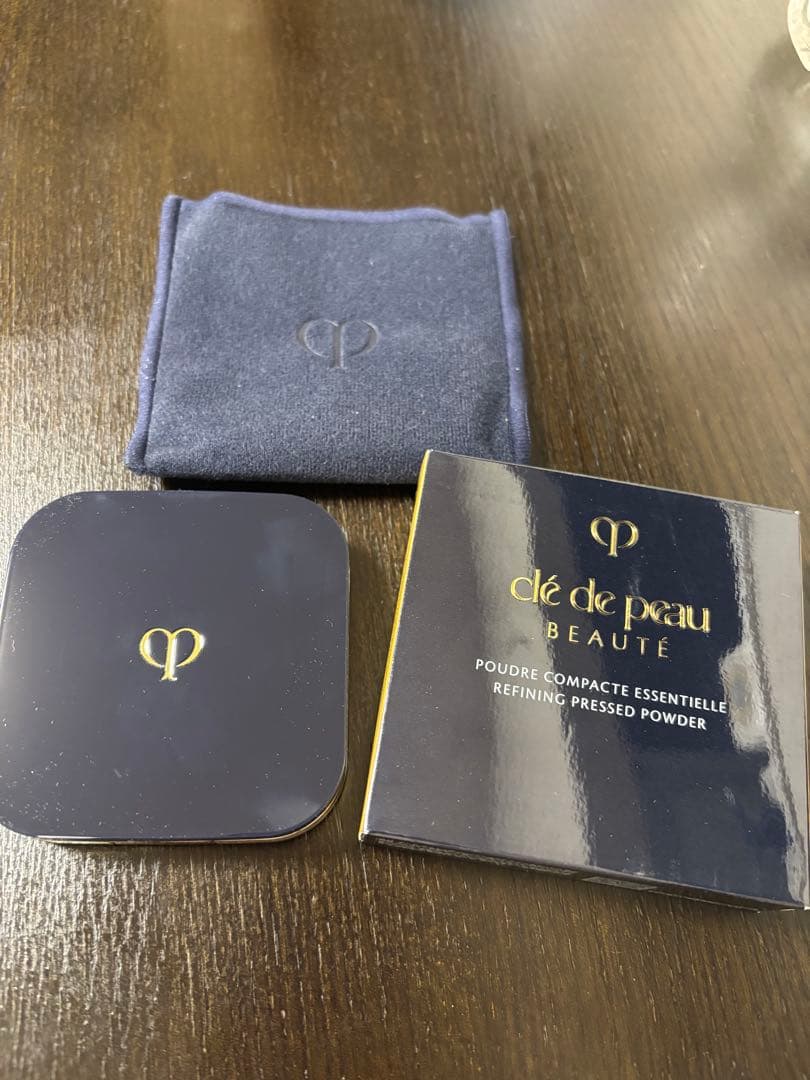 クレ・ド・ポー ボーテ プードルコンパクトエサンシエルｎ　新品未使用