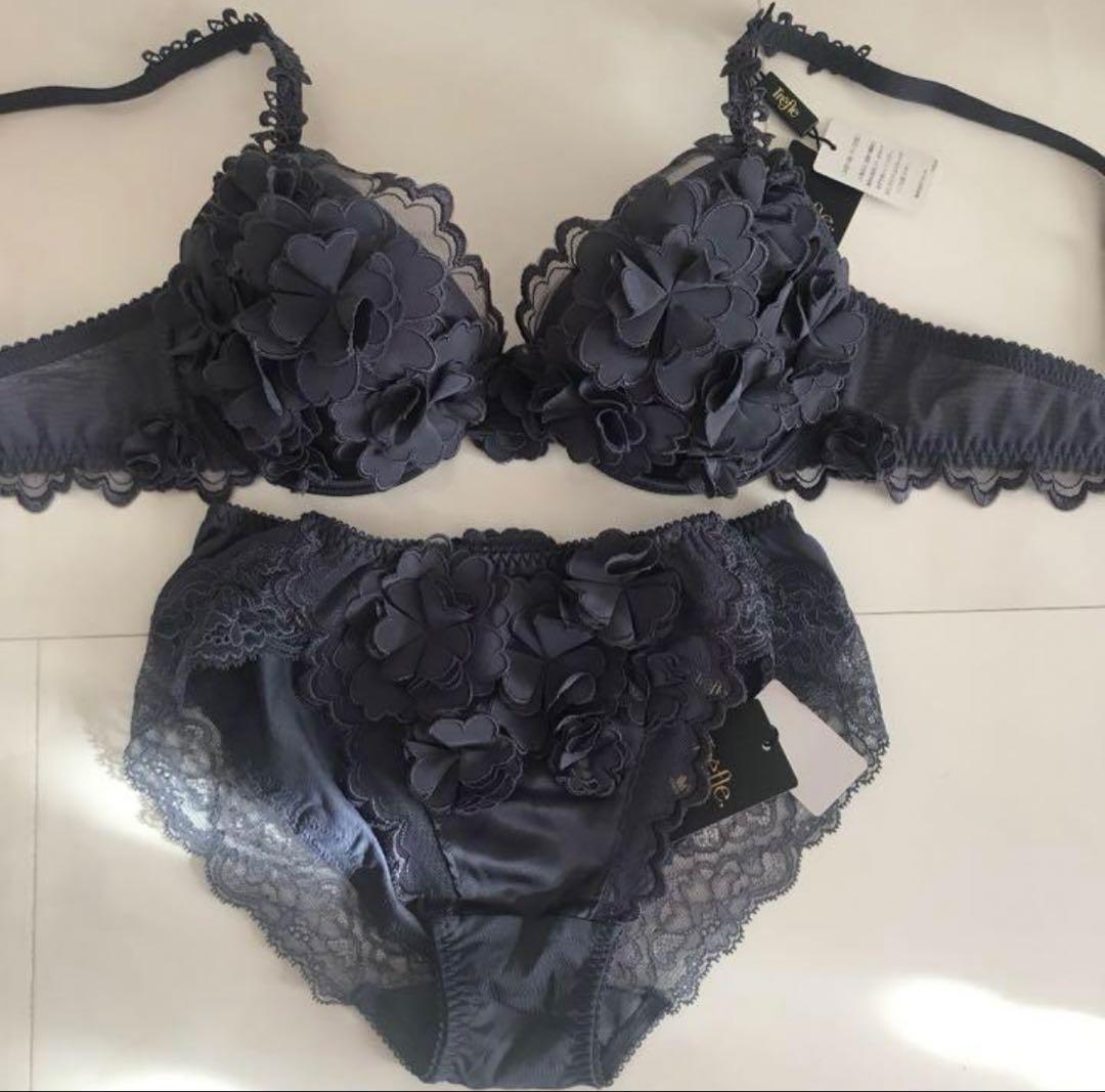 ここも　希少★最高級★ワコール★トレフル★ブラ D70&ショーツ Mセット ココランジェ エクランフルール ブラジャー フレア ショーツ セット