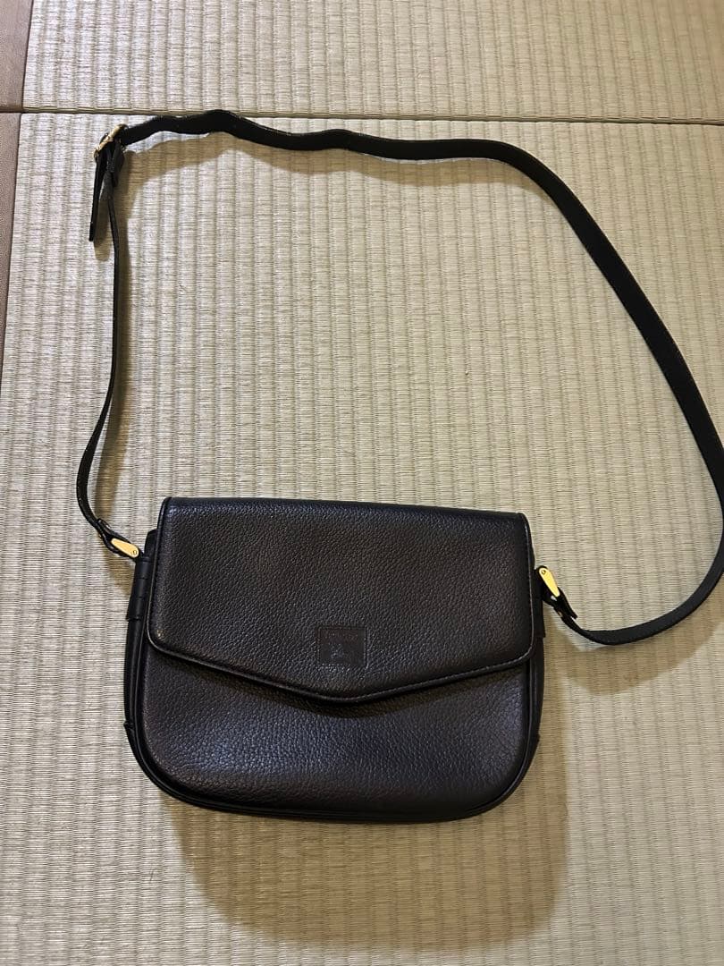 美品✨ BURBERRY バーバリー メッセンジャーバッグ ショルダー 本革 黒