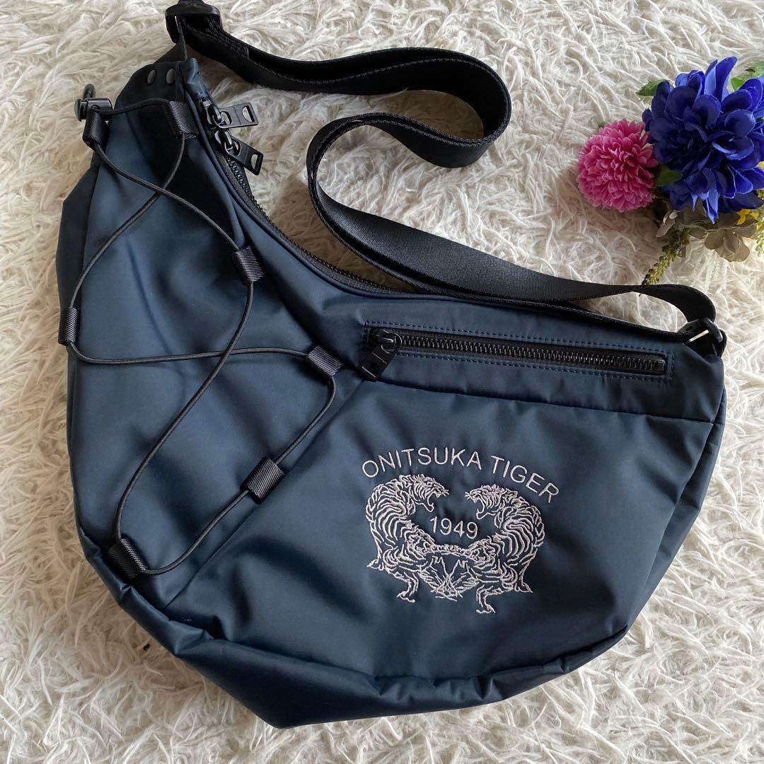 オニツカタイガー メッセンジャーバッグ ネイビー　刺繍 1949 ナイロン