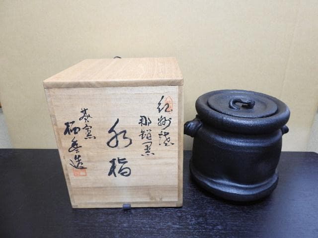 寒川梄豊　紀州焼葵窯　那智黒水指　共箱　MA386 寒川梄豊 紀州焼葵窯 那智黒水指 共箱 MA386 寒川梄豊 紀州焼葵窯 那智