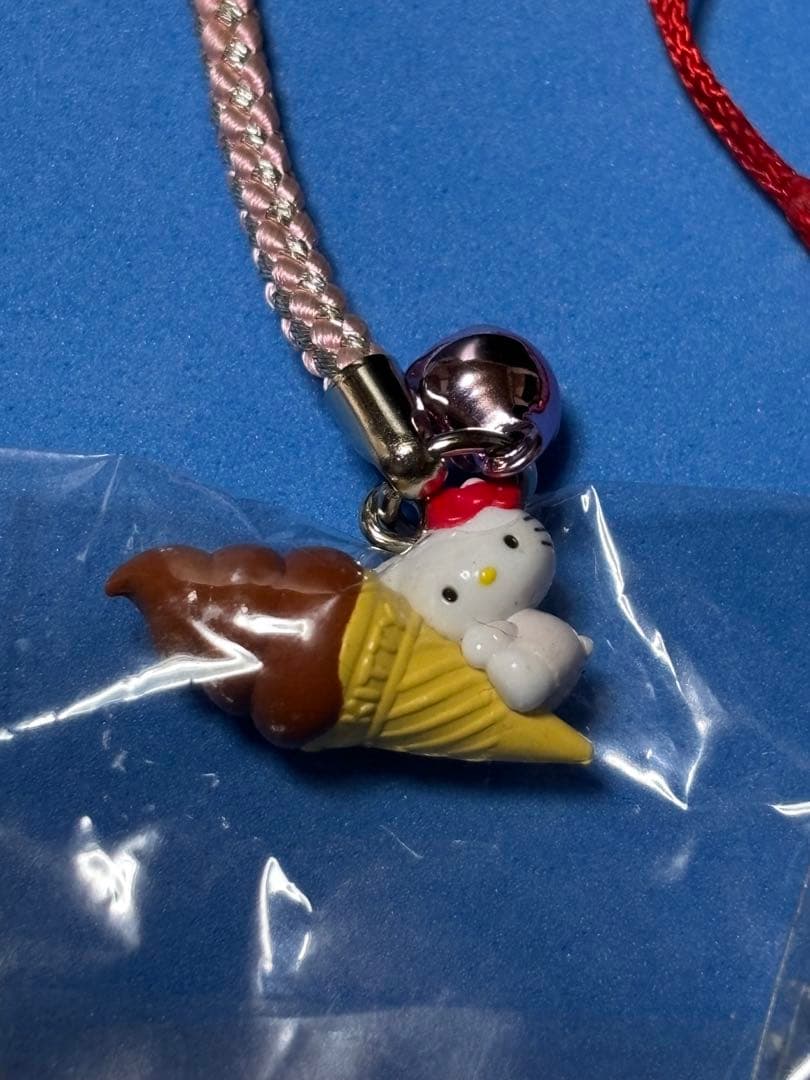 ご当地キティ ソフトクリーム ドーナツ 根付け 3点セット - メルカリ