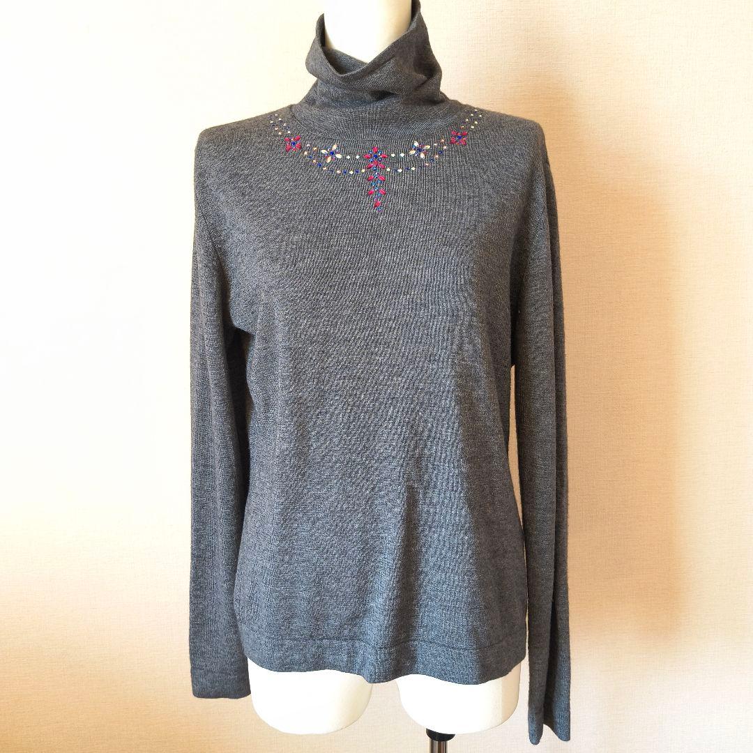 伊太利屋 ストーンつき グレー タートルネックニット 11 カシミヤ混