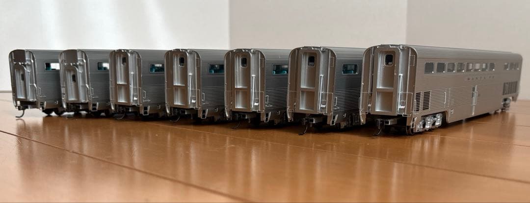 鉄道模型 INTER MOUNTAIN Step Up Hi Level Coach Finally finished the Intermountain ex Santa Fe Amtrak hi level